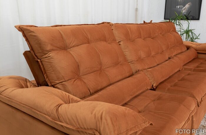 Sofá Retrátil Reclinável Emanuelly 3.20m Veludo Terracota 24 - D28 Soft - Imagem 3