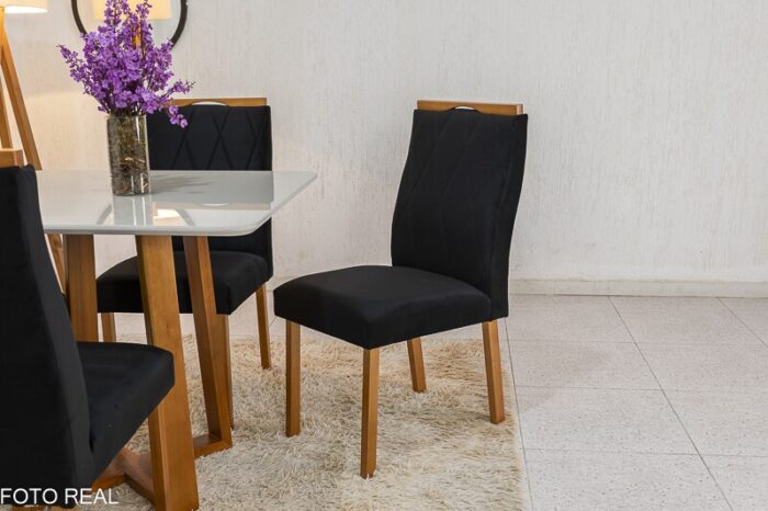 Mesa de Jantar Pedro Mel Vidro Off 90×90 4 Cadeiras Lisboa Veludo Preto 504 Madeira Maciça Art Assento - Entregue Montada - Imagem 4