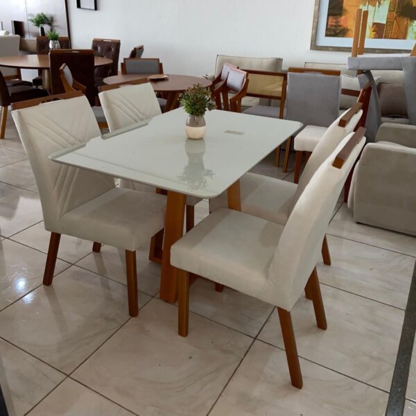 Mesa Pedro 90 Mel/Off White com 4 Cadeiras Helena Veludo Bege – ART ASSENTOS + OURO DECOR