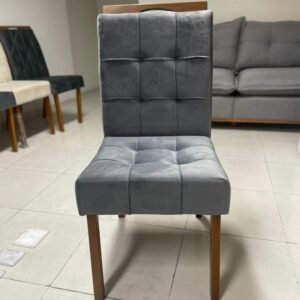 Mesa Ravena 120 Naturale/Off White com 4 Cadeiras Sophia Veludo Cinza Grafite – CLEFATOS DECOR + WM DECOR
